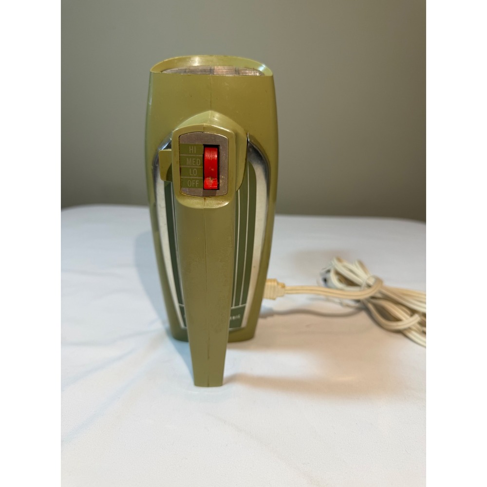 Vintage General Electric Hand Mixer Avocado Green 3 Speed Model D3M47 WORKS